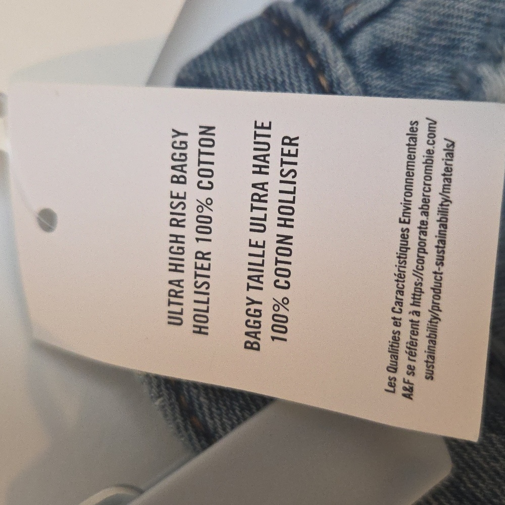 Hollister Women's Denim Ultra High Rise Baggy Jeans - Picture 3 of 7